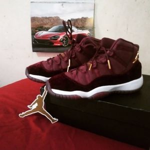 BRAND NEW PAIR OF JORDAN RETRO 11 SZ-5.5Y